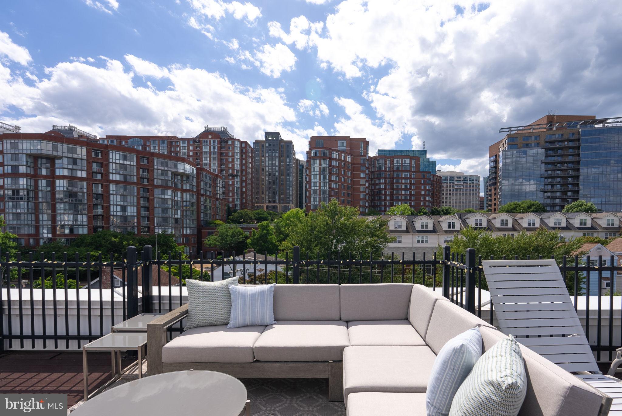 COURTHOUSE - Residential Lease