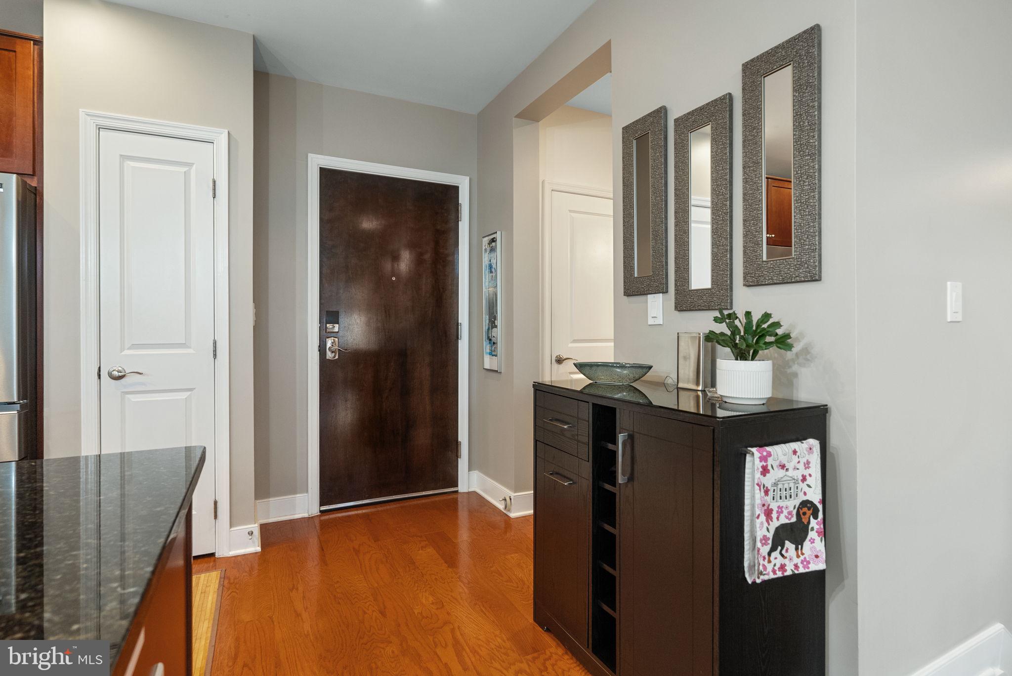 1418 N RHODES STREET B423