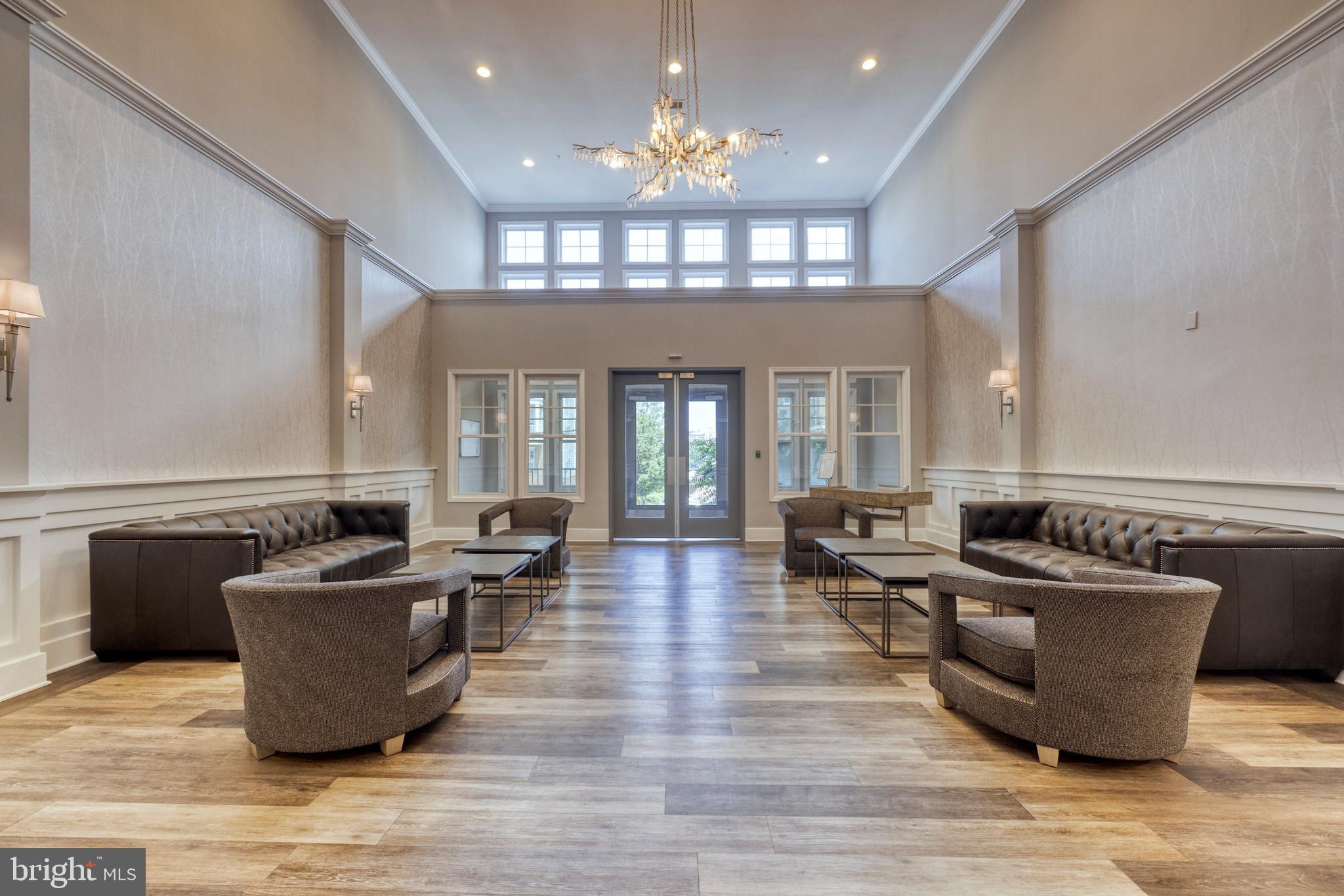 1418 N RHODES STREET B423