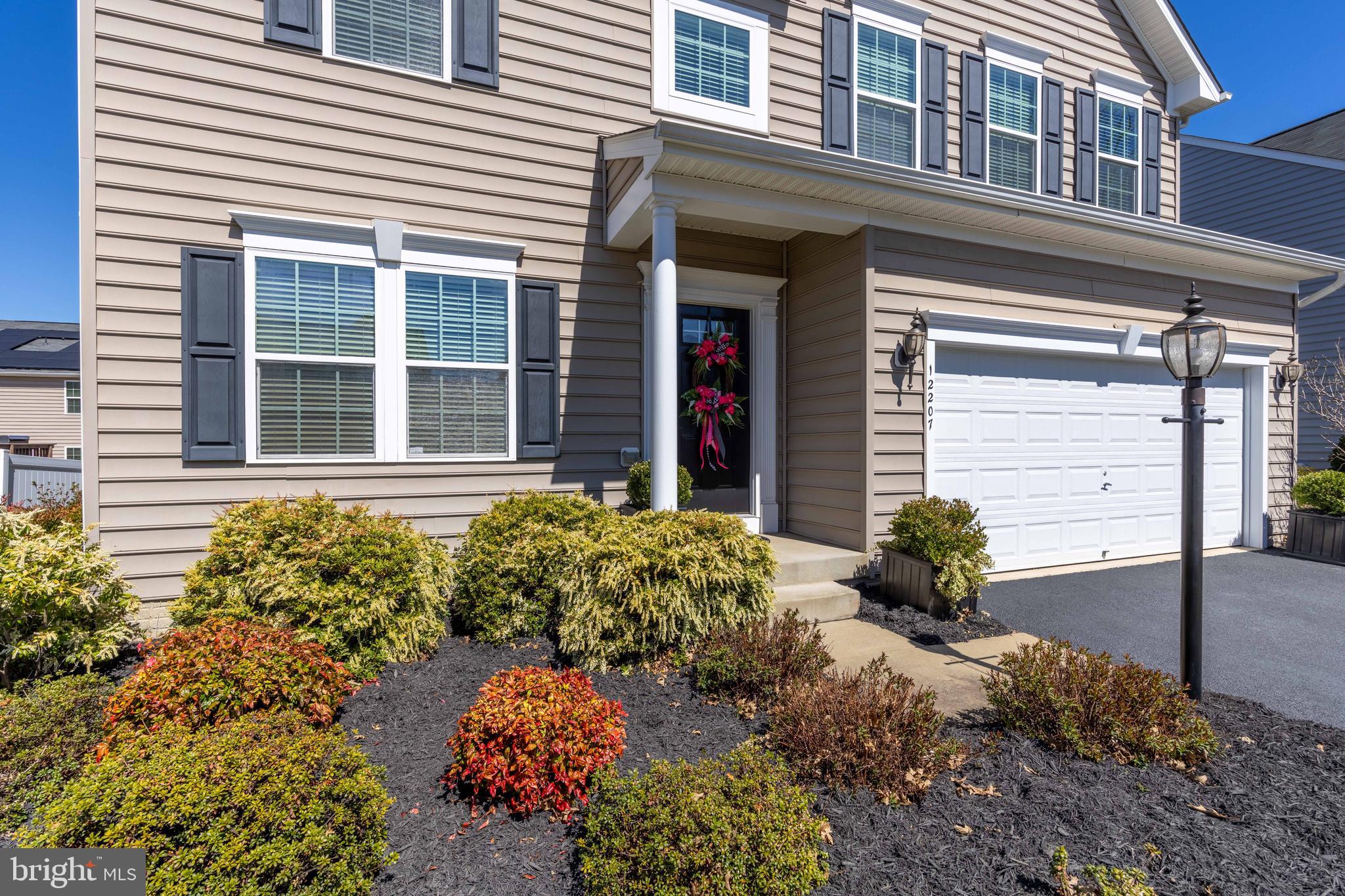 THREE FLAGS - Residential