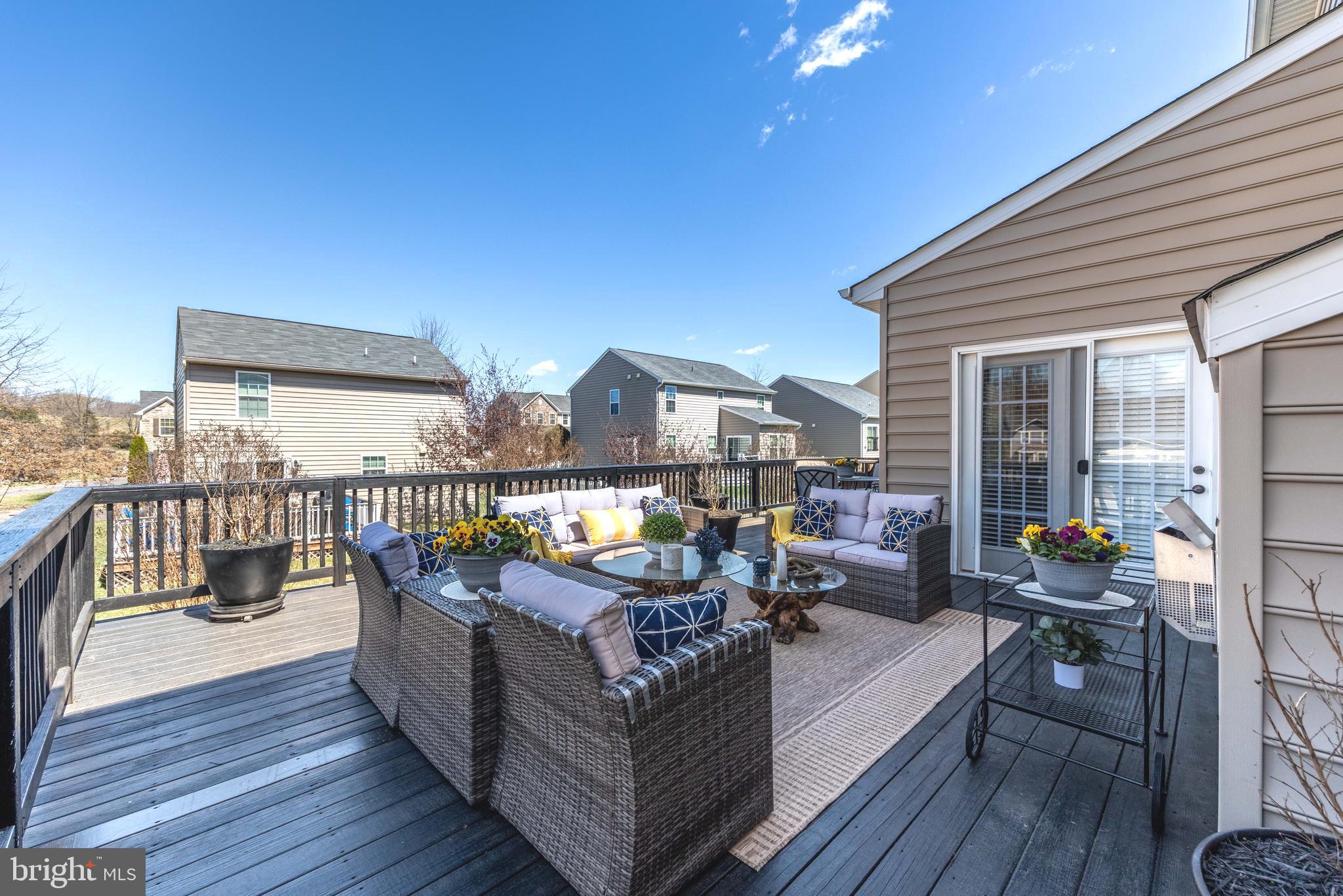 THREE FLAGS - Residential