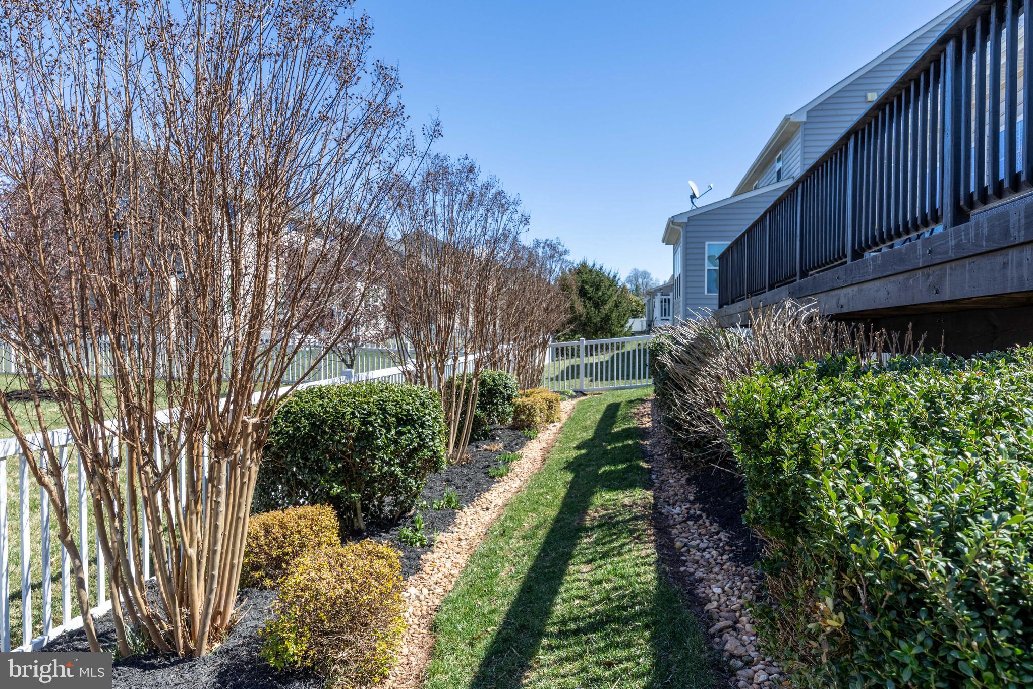 THREE FLAGS - Residential