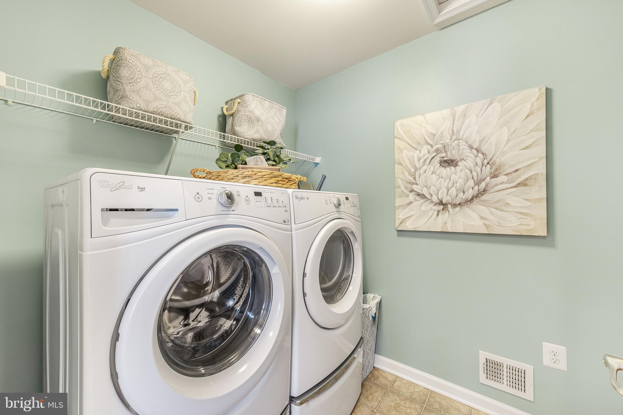 THREE FLAGS - Residential