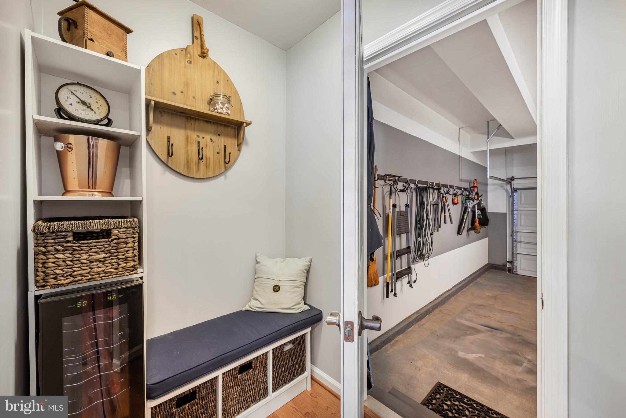 THREE FLAGS - Residential