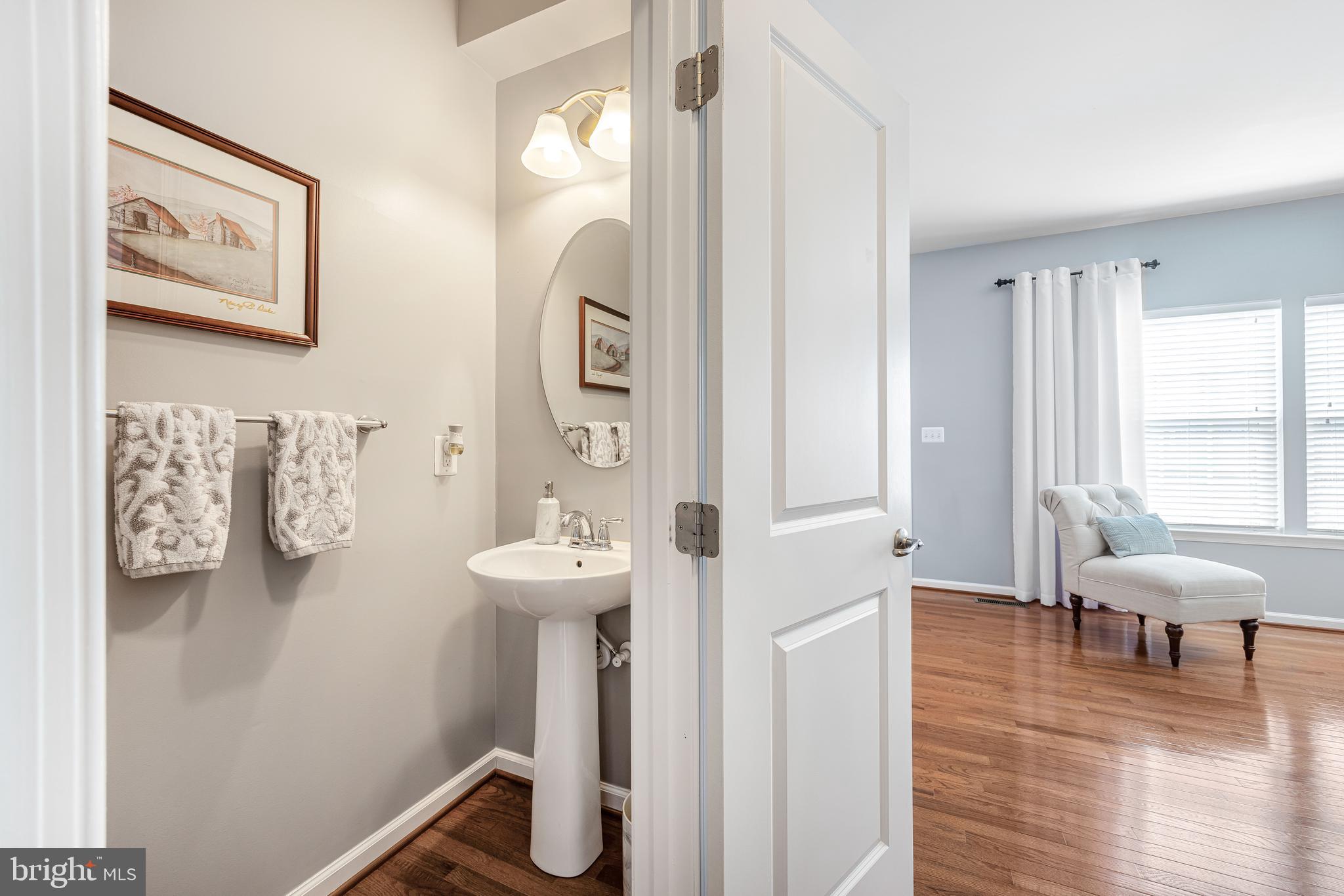 THREE FLAGS - Residential