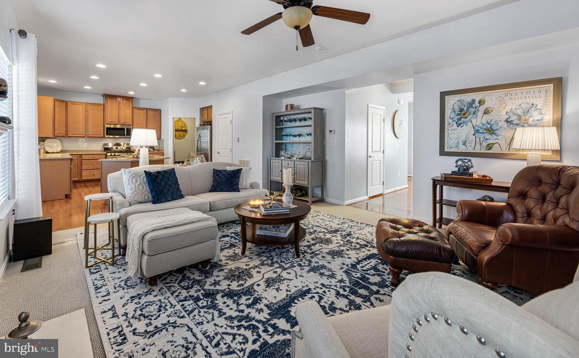 THREE FLAGS - Residential