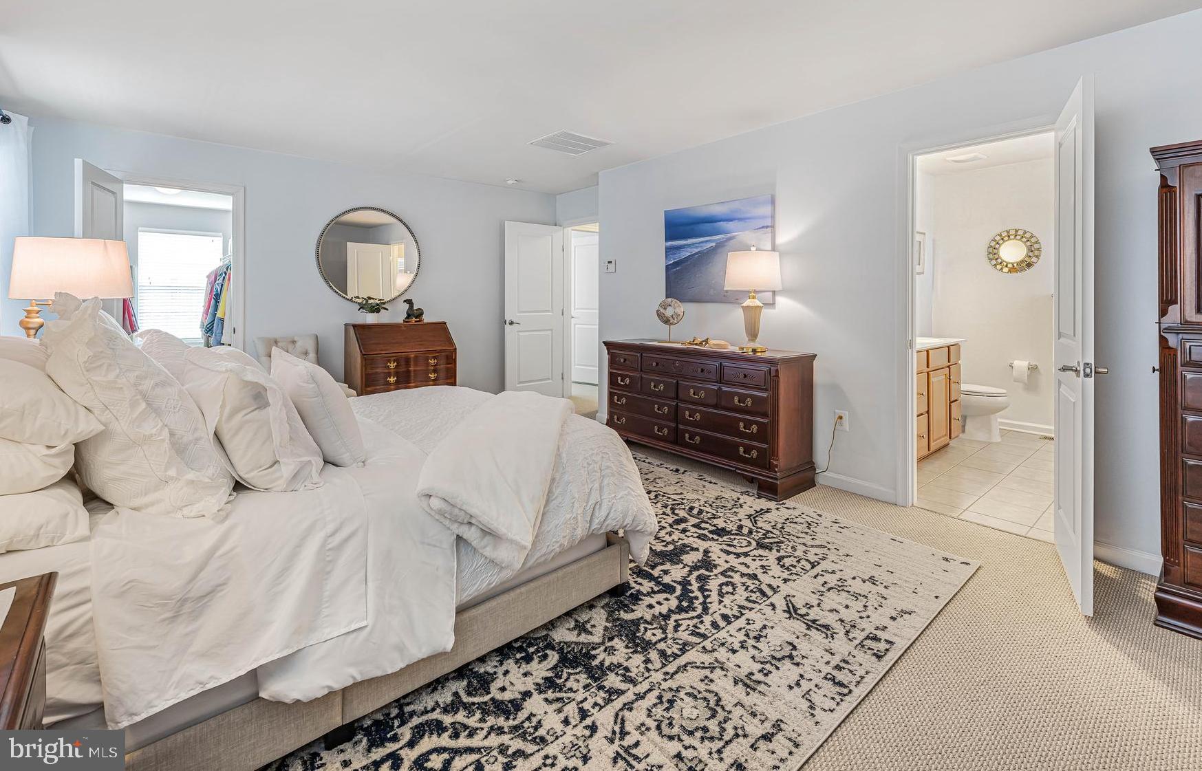 THREE FLAGS - Residential