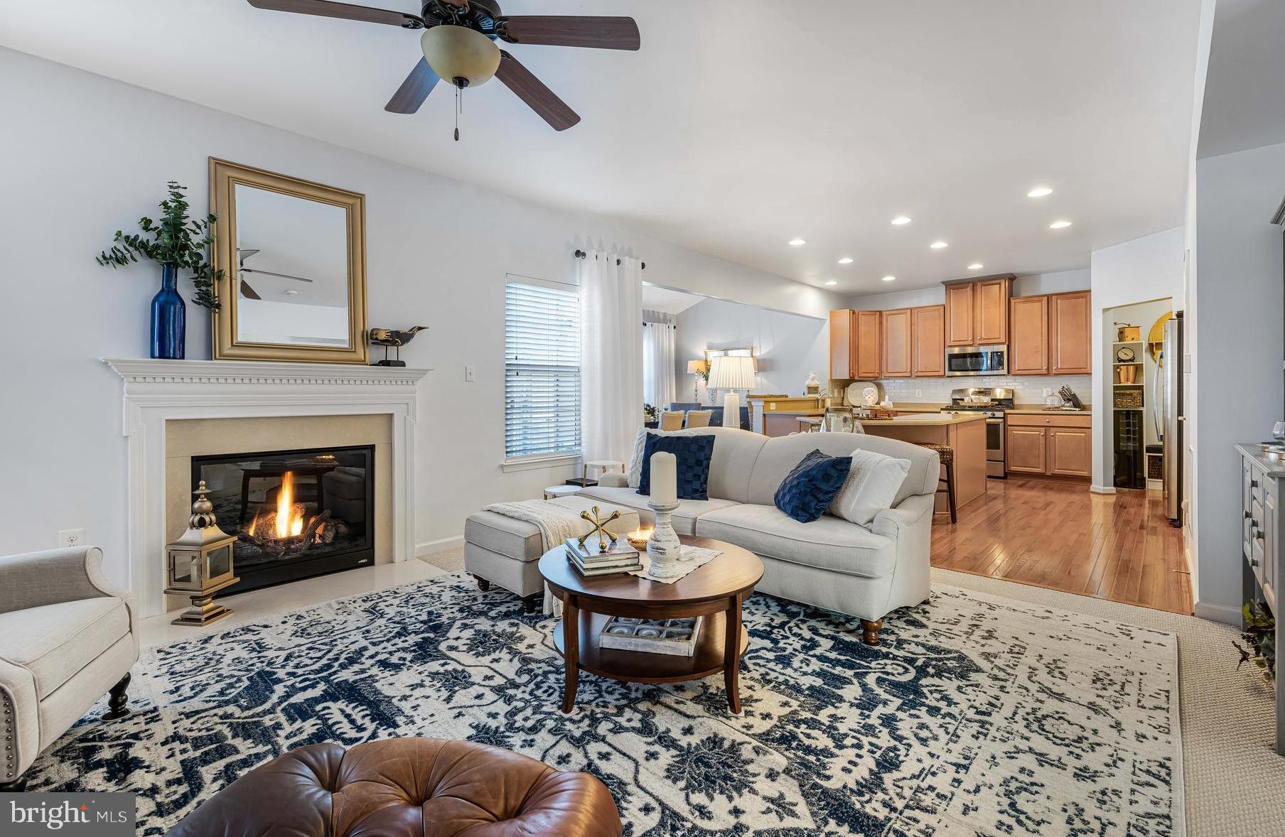 THREE FLAGS - Residential