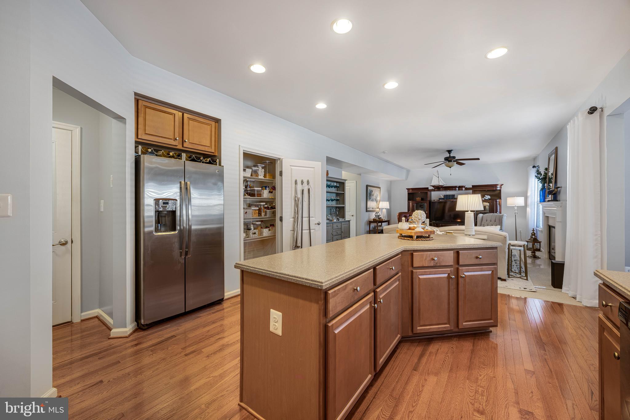 THREE FLAGS - Residential