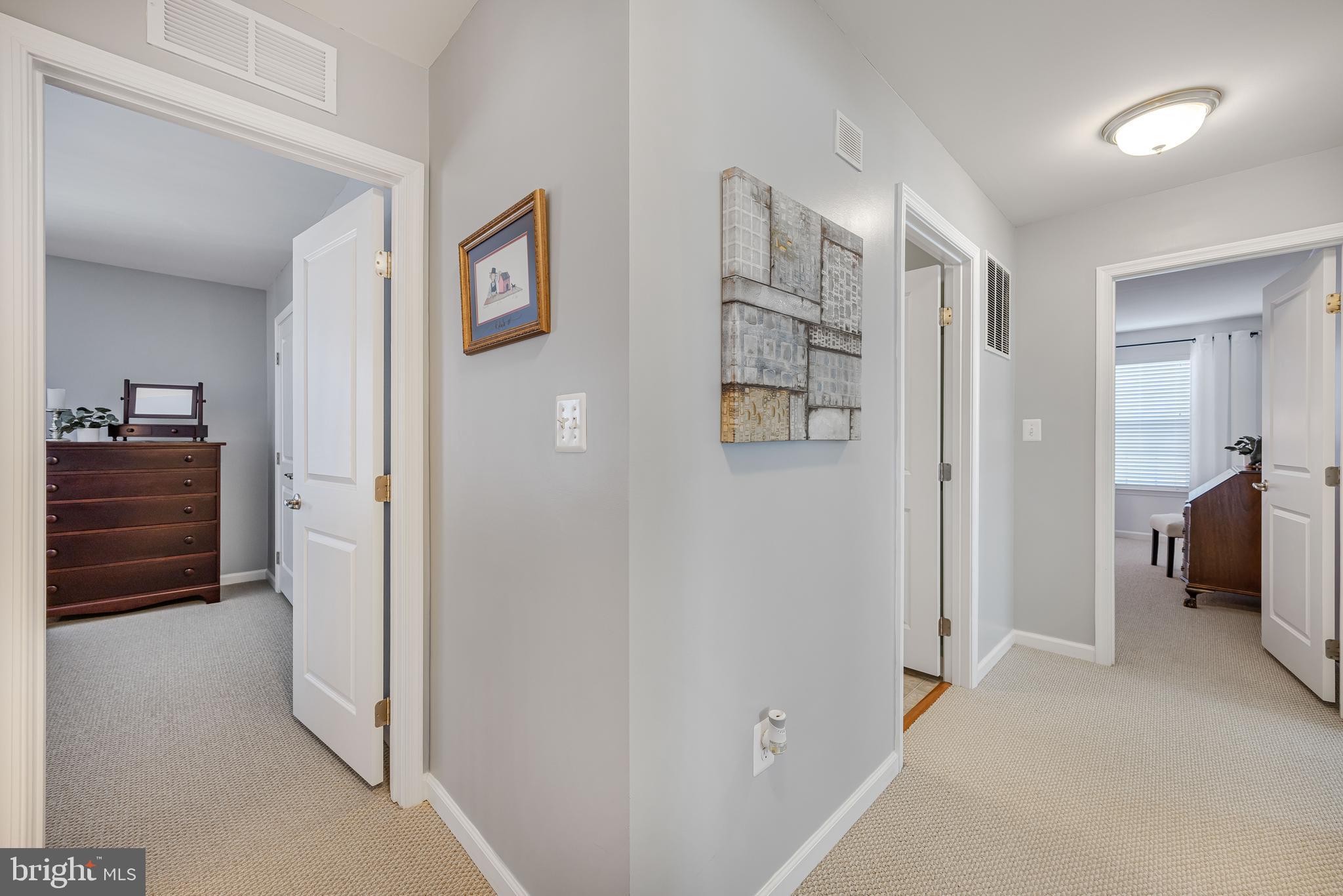 THREE FLAGS - Residential