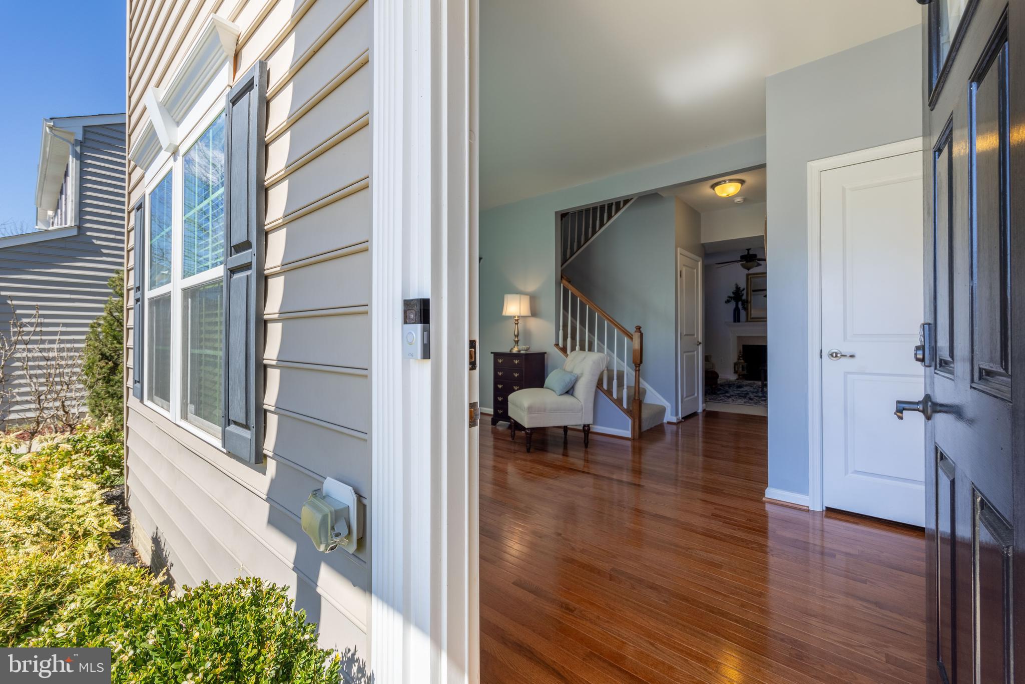 THREE FLAGS - Residential