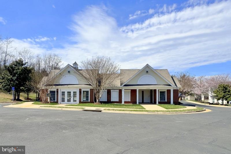 THREE FLAGS - Residential