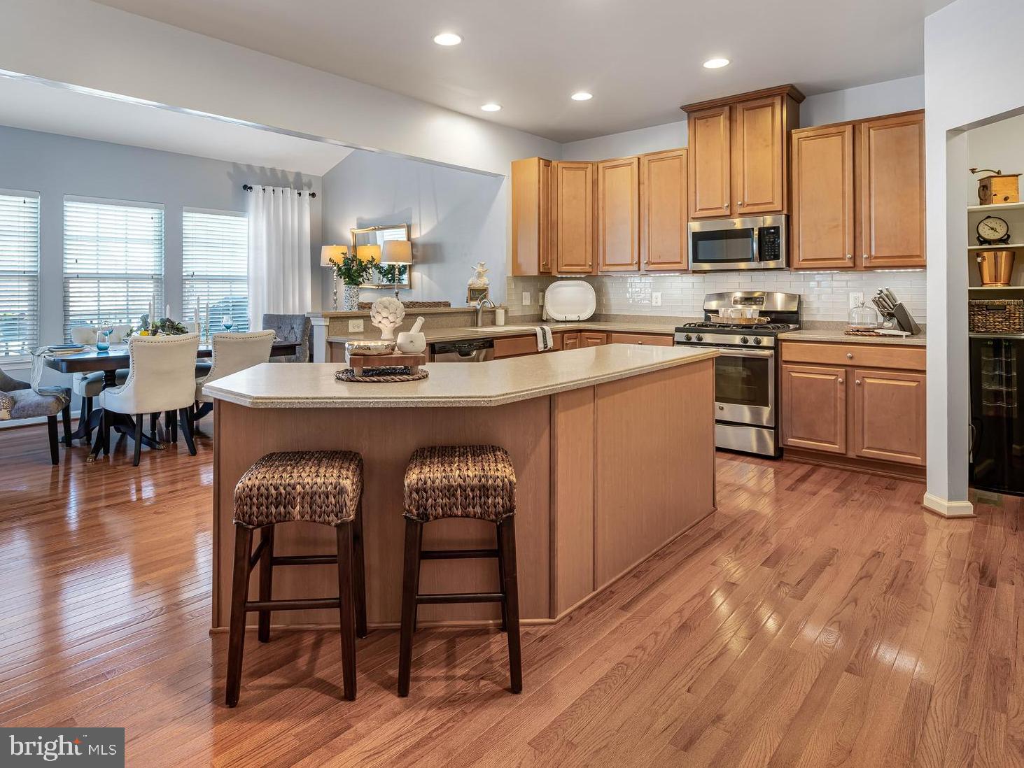 THREE FLAGS - Residential