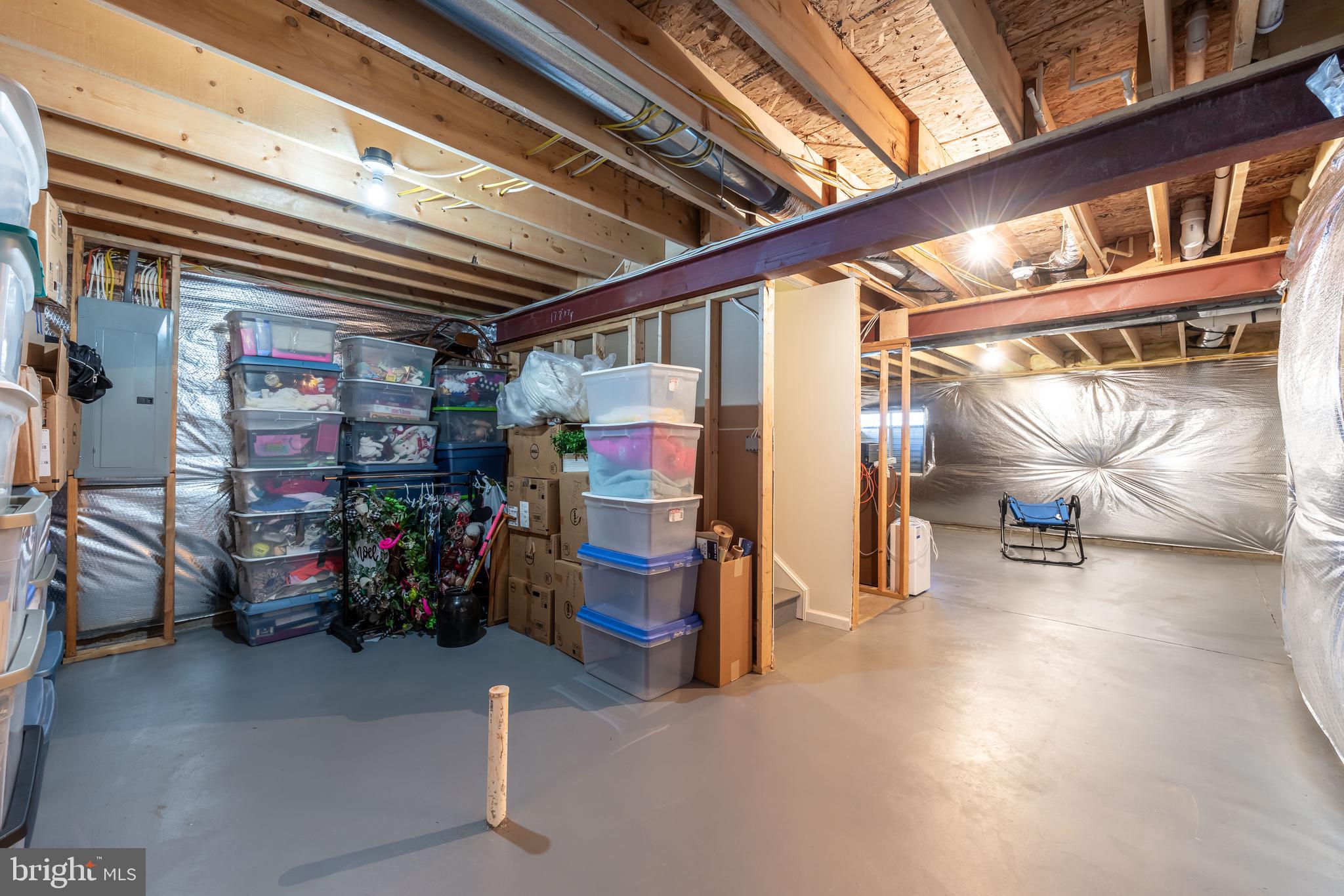 THREE FLAGS - Residential