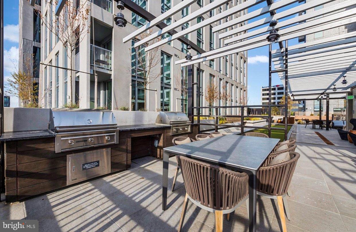 THE BORO TYSONS - Residential