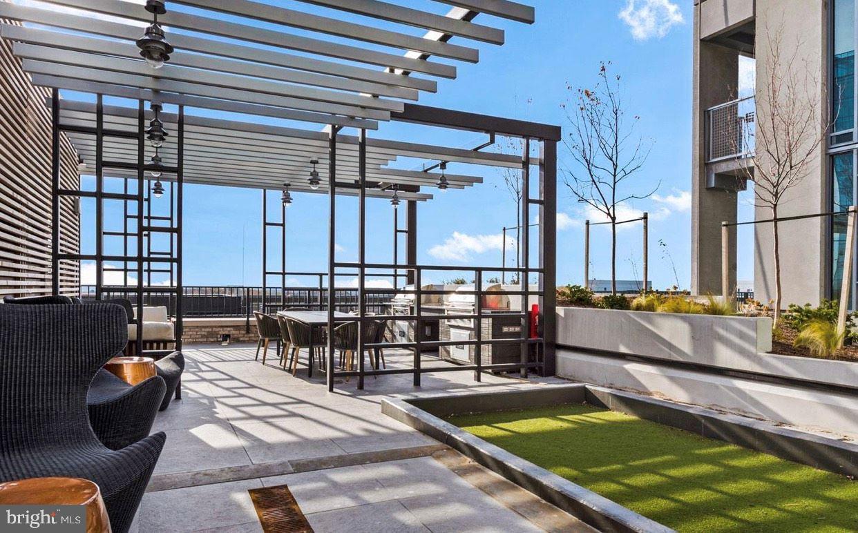 THE BORO TYSONS - Residential