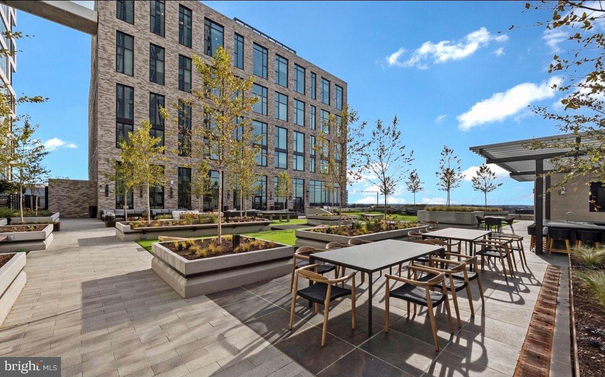 THE BORO TYSONS - Residential