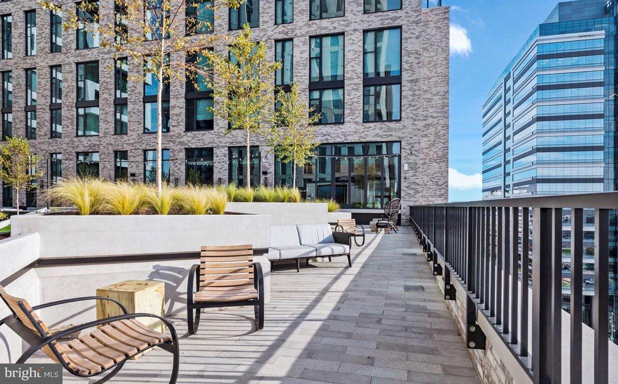 THE BORO TYSONS - Residential