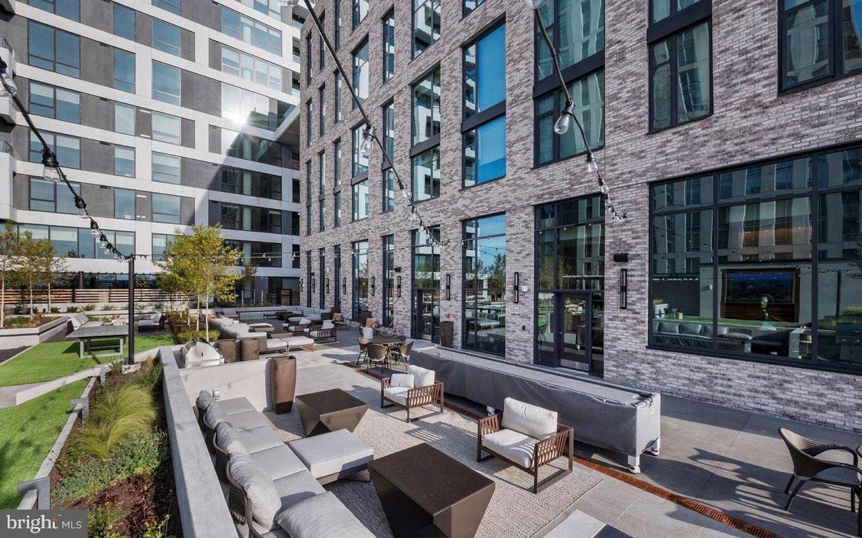 THE BORO TYSONS - Residential