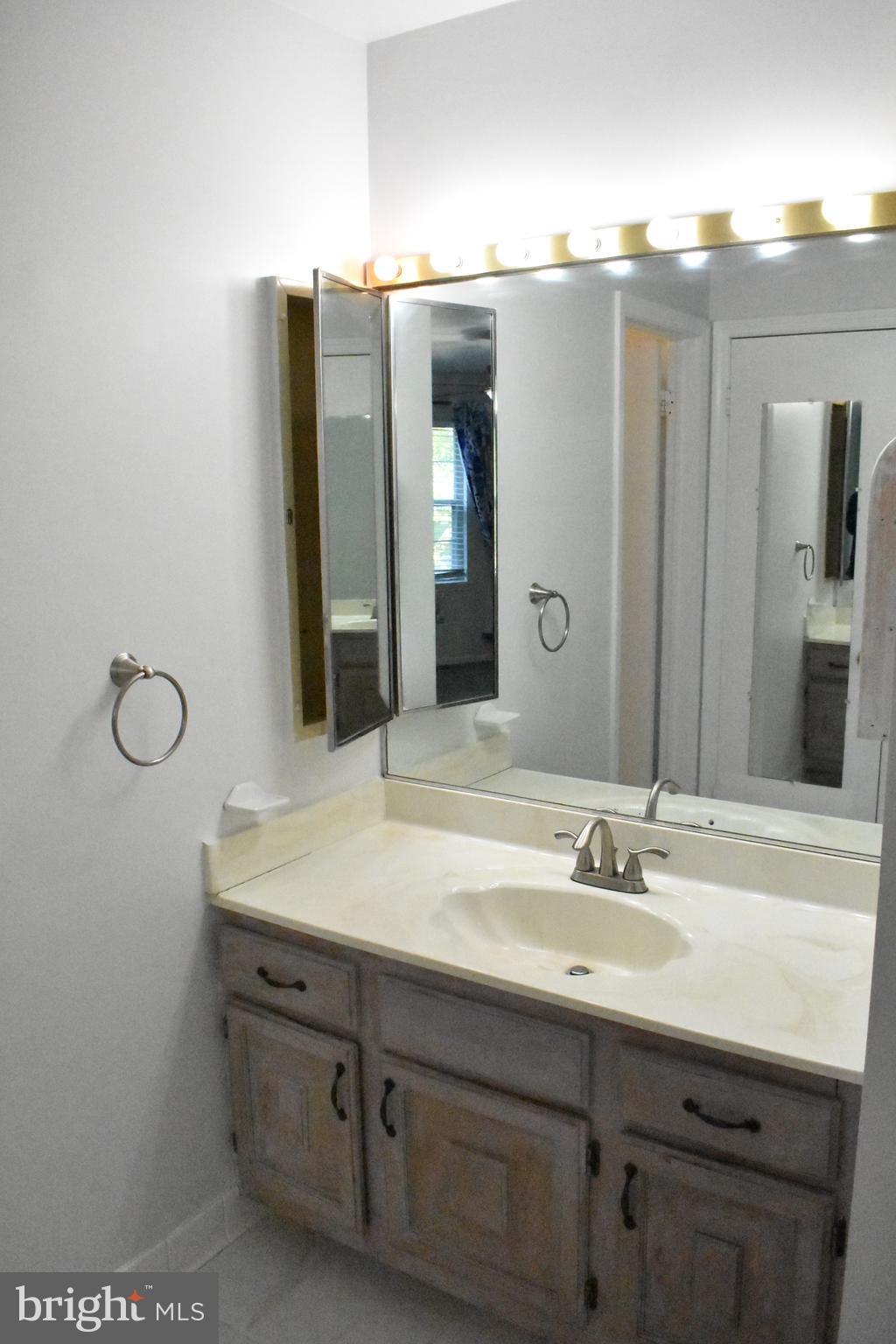 LAKE RIDGE - Residential Lease