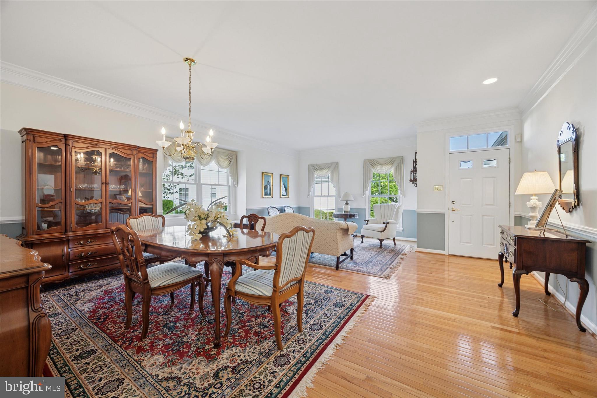 1124 ELLEN COURT