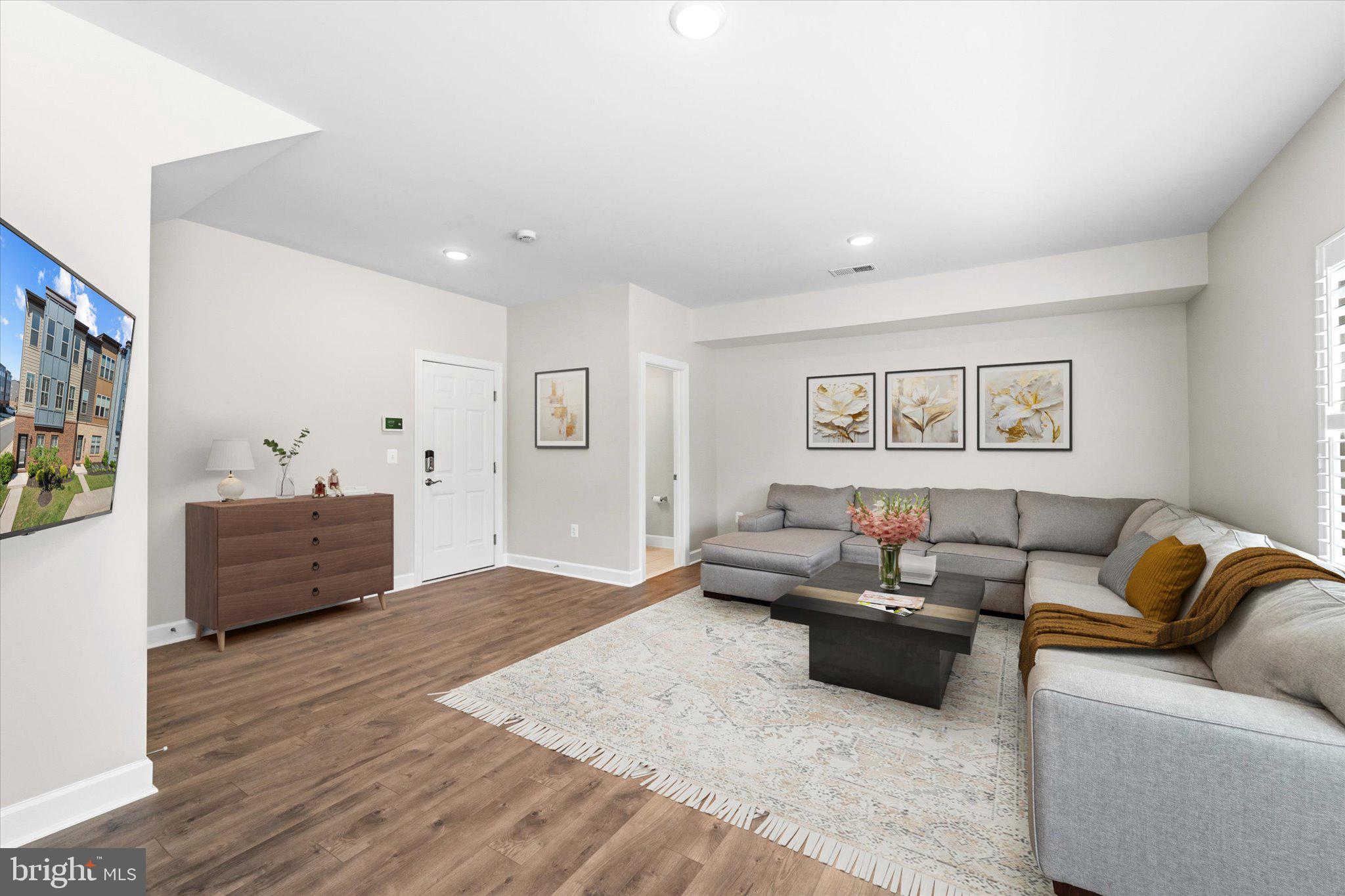 9828 BUCHANAN LOOP