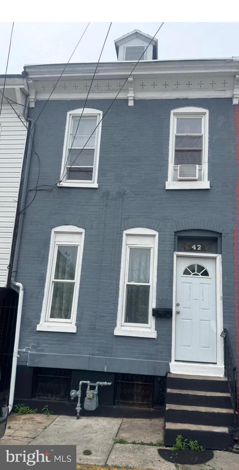 Townhouse For Sale - 42 Maple Street<br/> READING, PA 19602