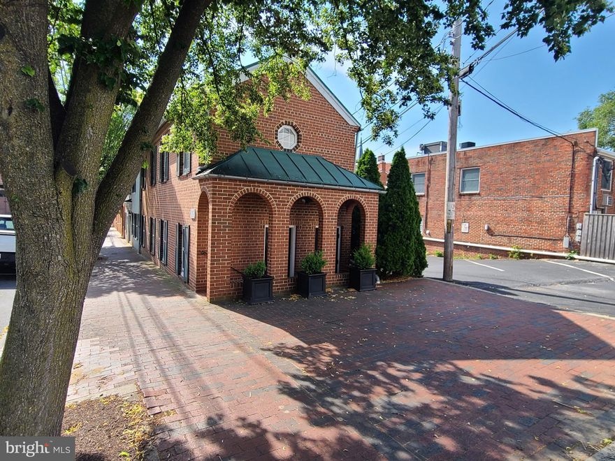 Fantastic location near the corner of Braddock and Amherst in the downtown historic distrist. Second floor office space includes 3 rooms and a half bath. One off street parking space but the public parking garage is so close. Freshly painted.