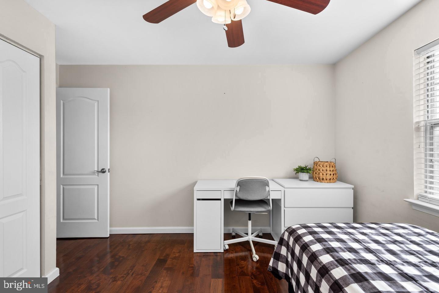 VILLAGE OF MONTGOMERY RUN - Residential Lease