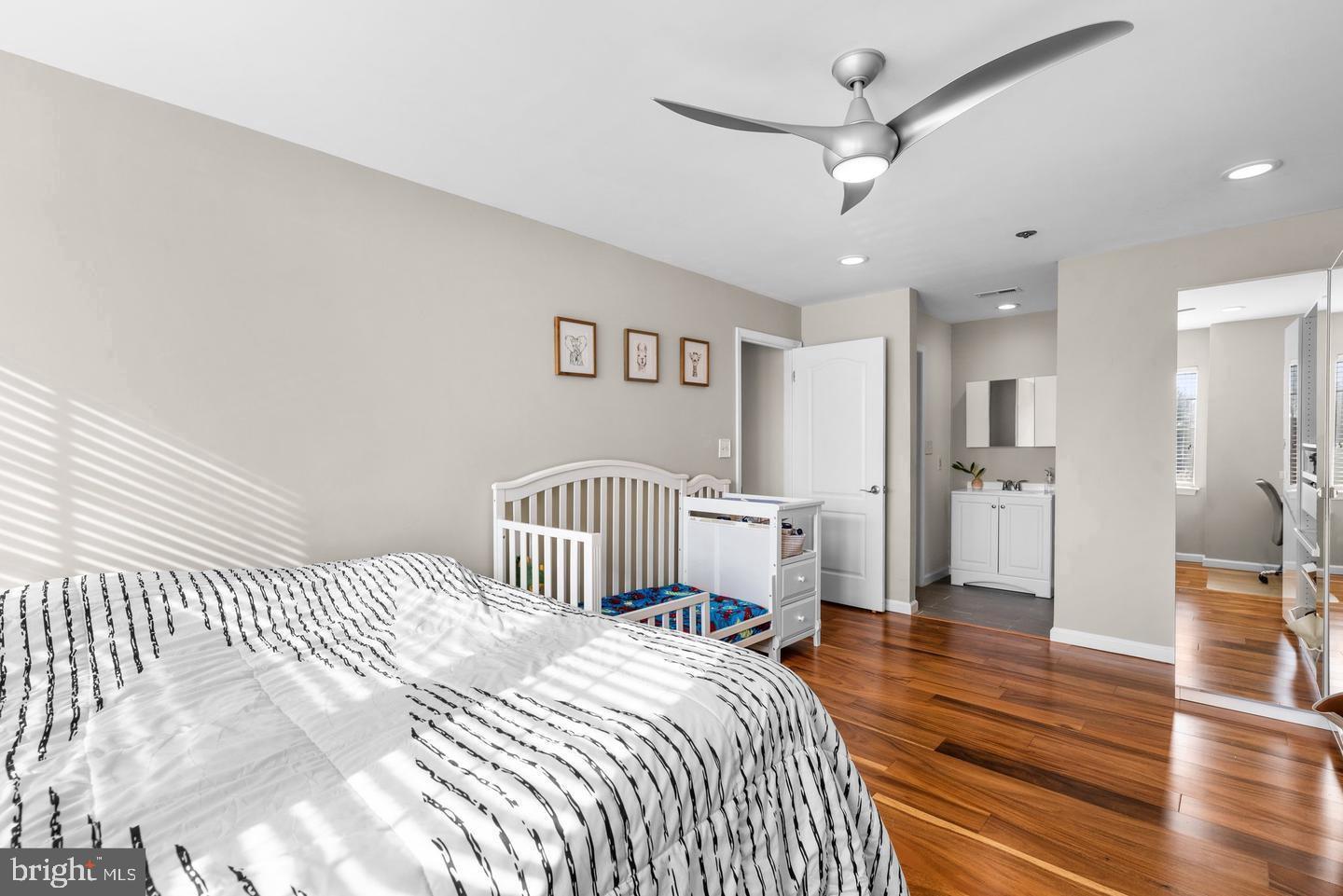 VILLAGE OF MONTGOMERY RUN - Residential Lease