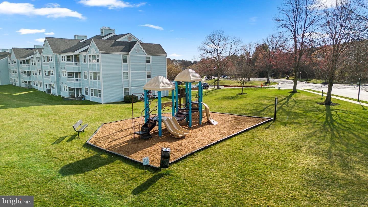 VILLAGE OF MONTGOMERY RUN - Residential Lease