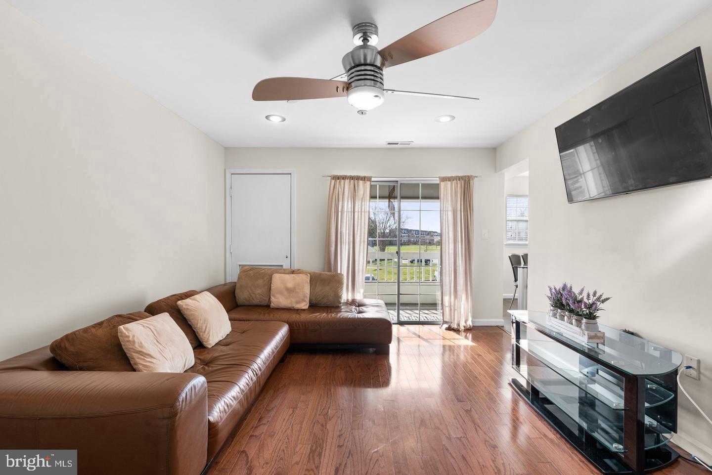 VILLAGE OF MONTGOMERY RUN - Residential Lease