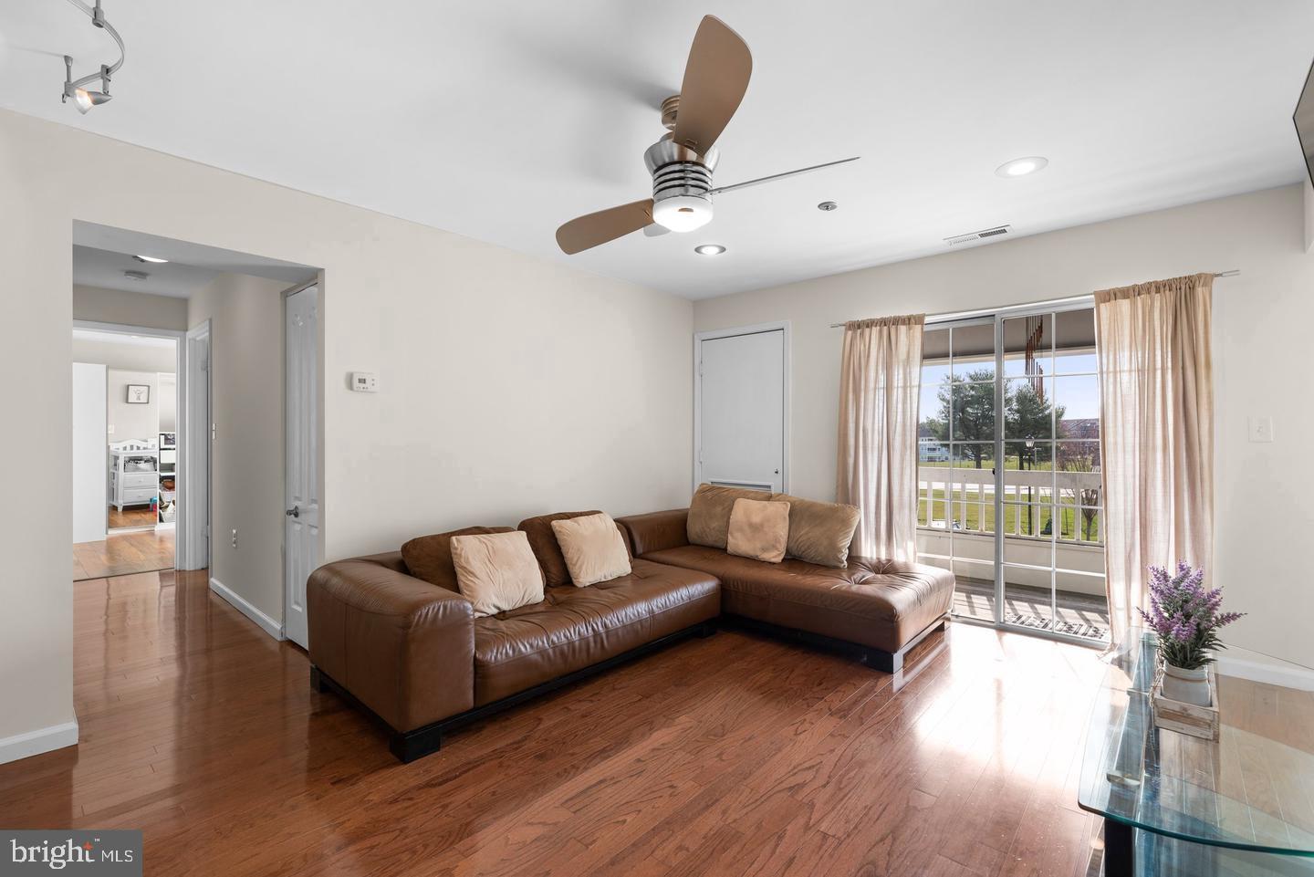 VILLAGE OF MONTGOMERY RUN - Residential Lease