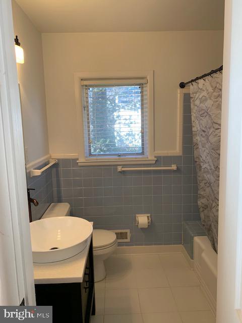 SHIRLEY WOODS - Residential Lease