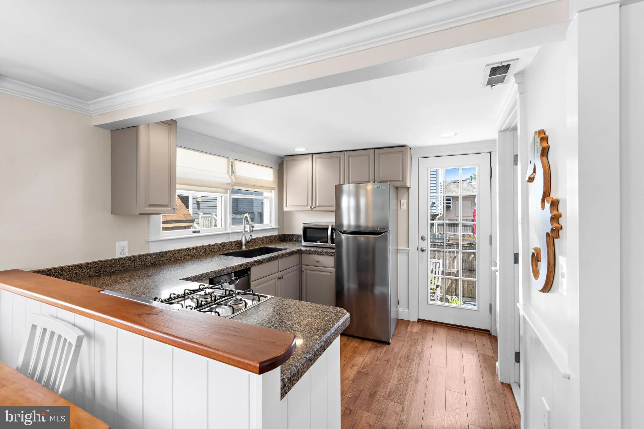 Ship Bottom, New Jersey 08008, United States, 3 Bedrooms Bedrooms, ,2 BathroomsBathrooms,Residential,Active,88296