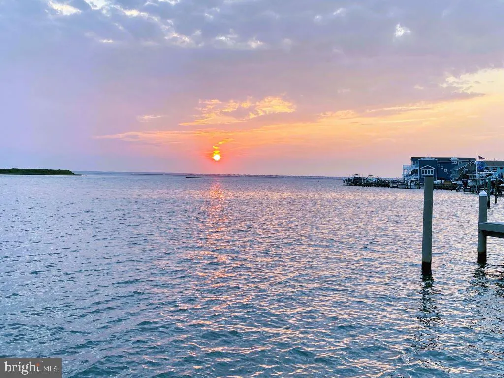 Ship Bottom, New Jersey 08008, United States, 3 Bedrooms Bedrooms, ,2 BathroomsBathrooms,Residential,Active,88296