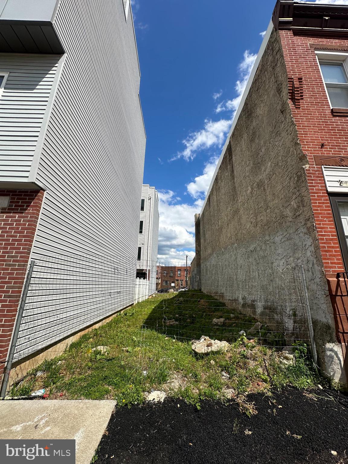 2005 S 4TH STREET