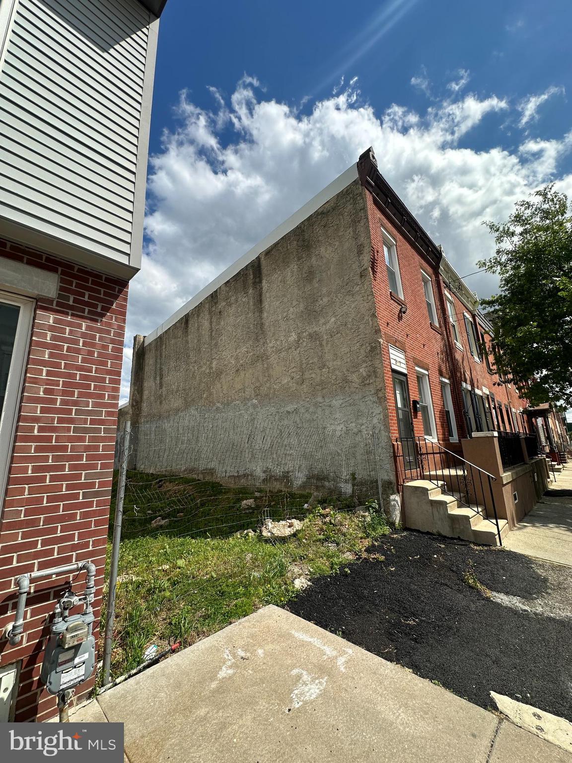 2005 S 4TH STREET