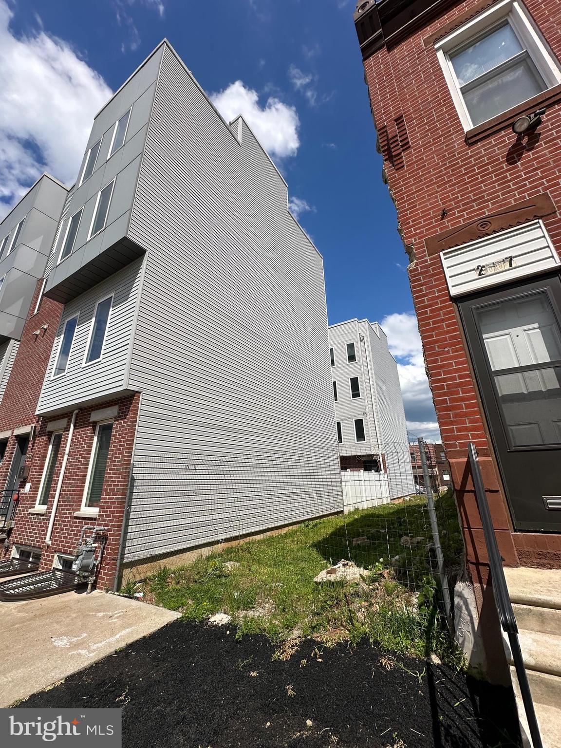 2005 S 4TH STREET