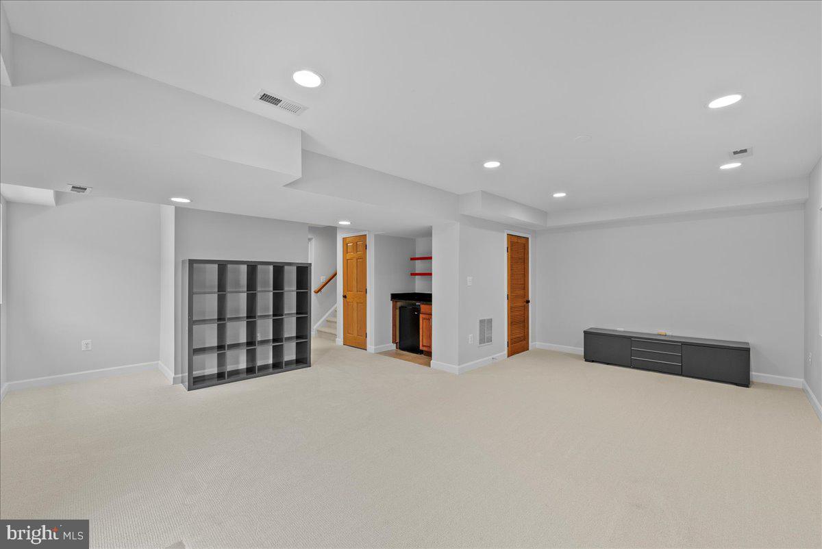 MAYWOOD - Residential