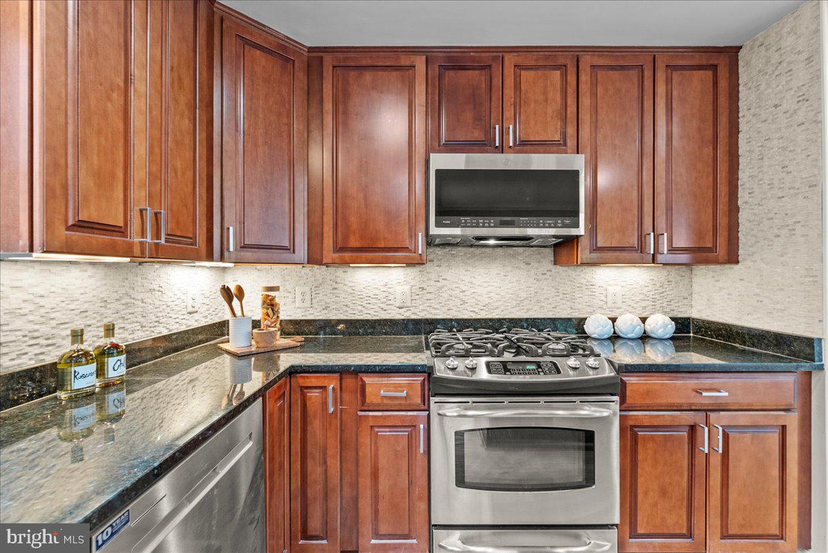 MAYWOOD - Residential