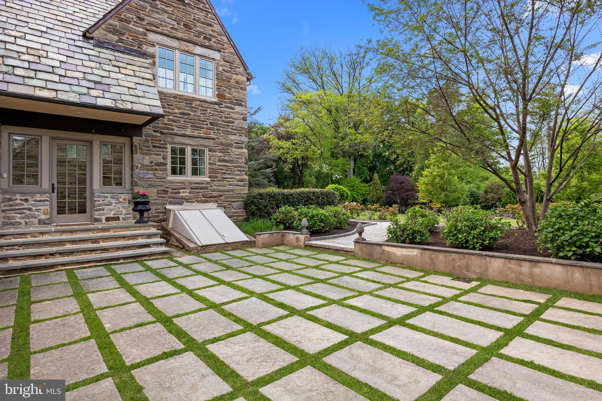 MEADOWBROOK - Residential