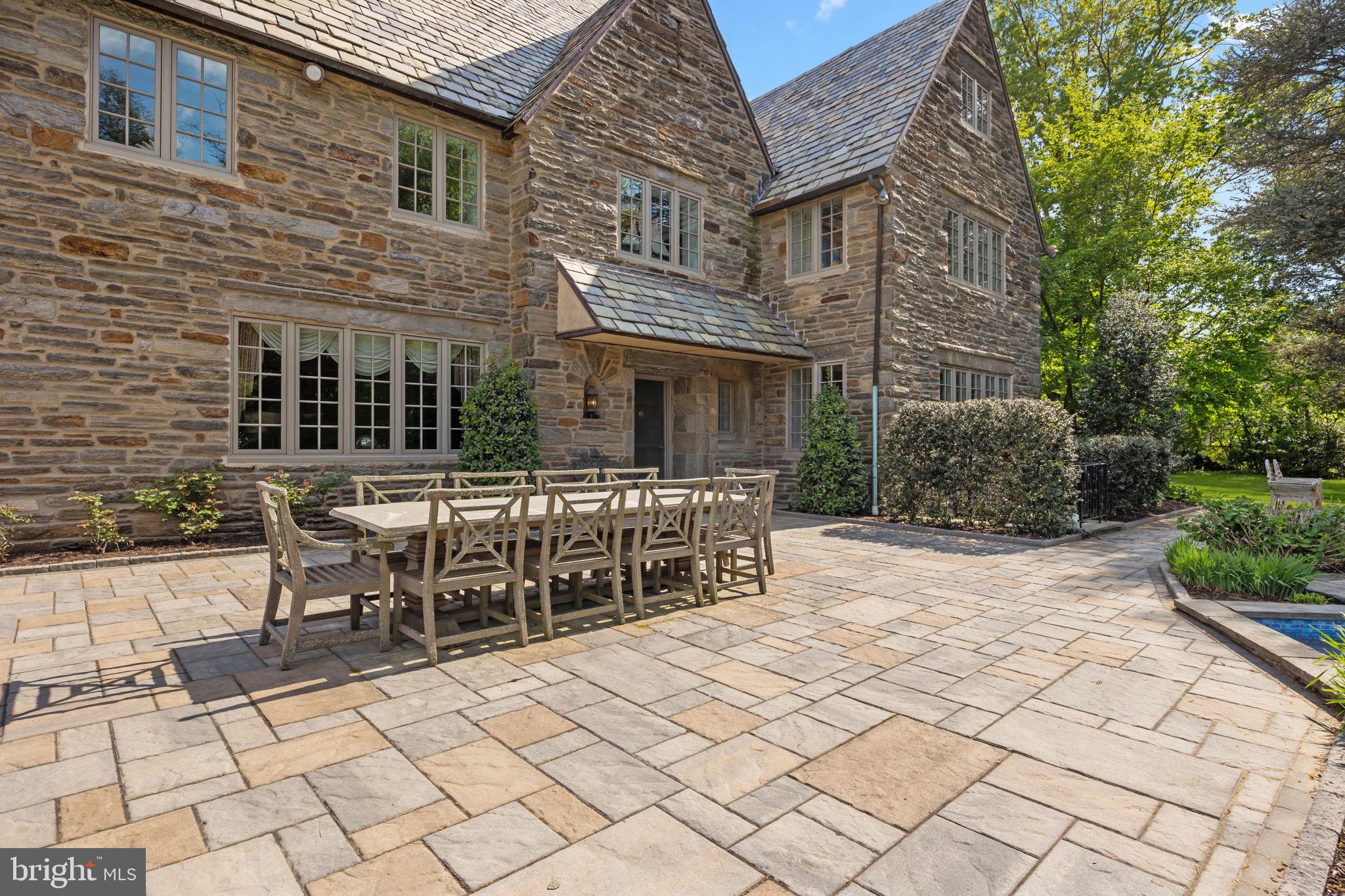 MEADOWBROOK - Residential