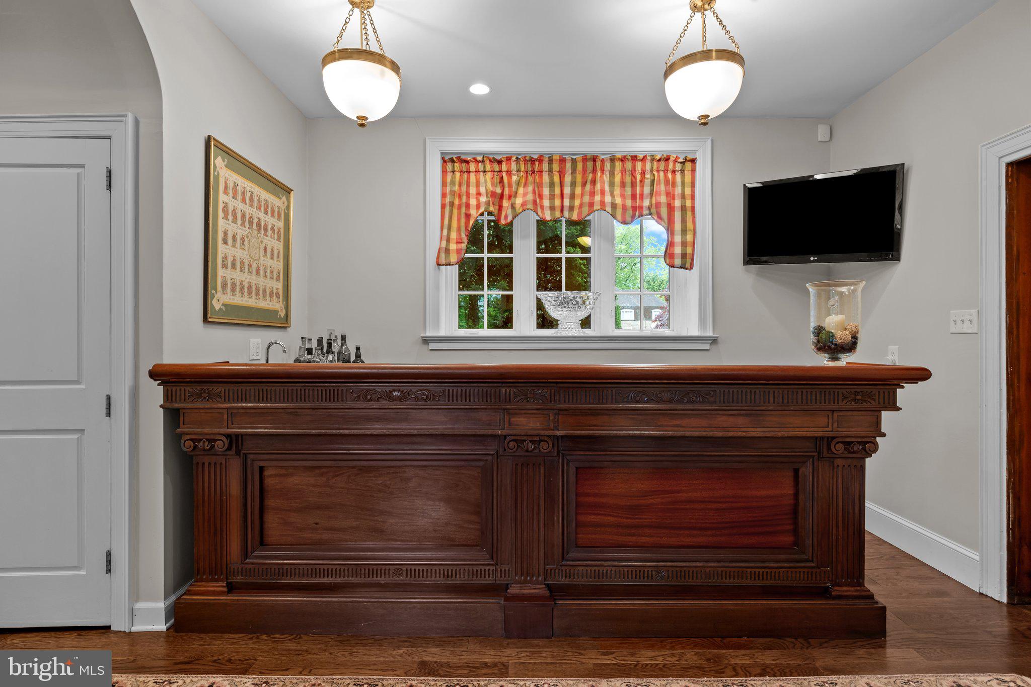 MEADOWBROOK - Residential