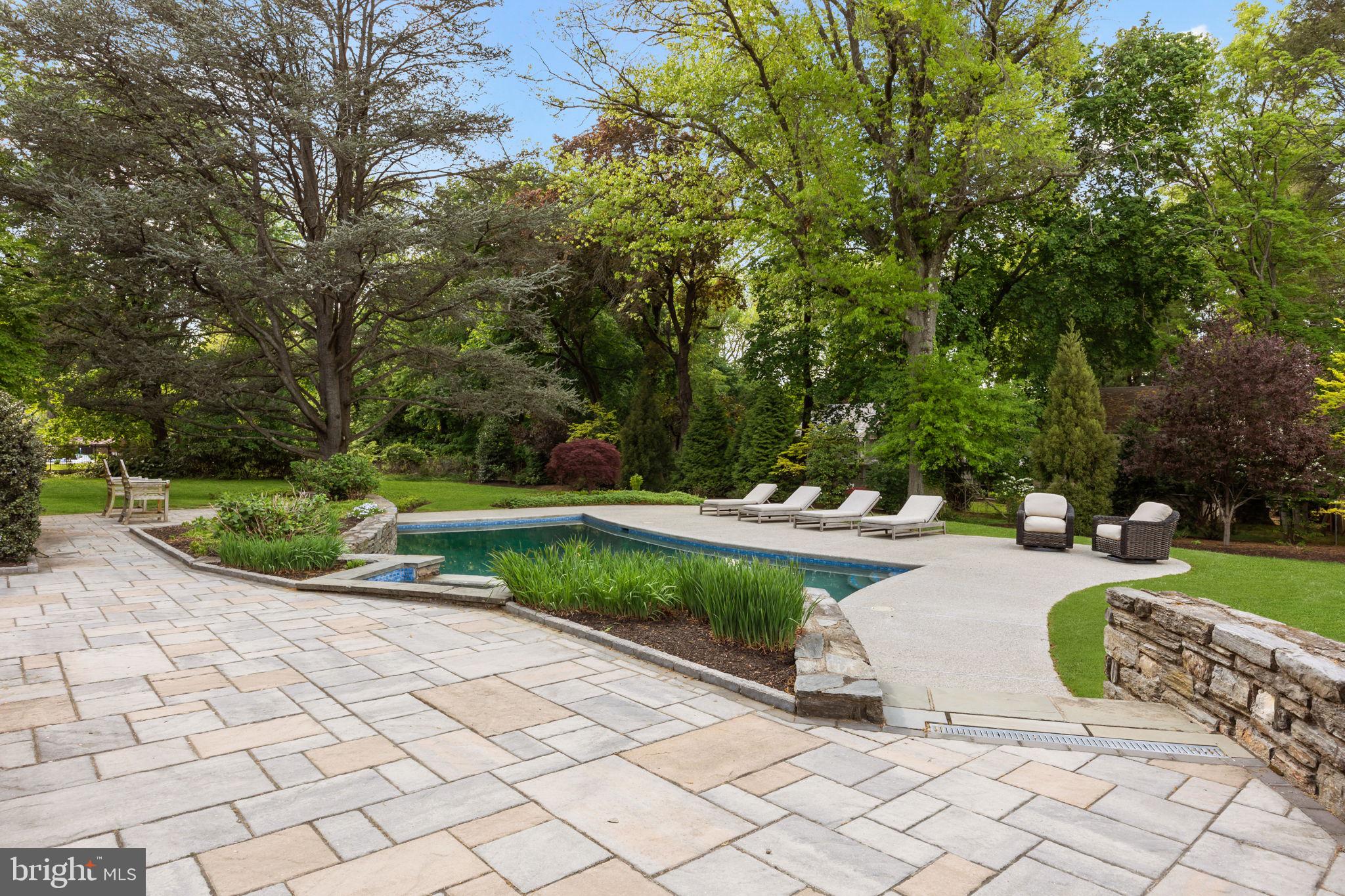 MEADOWBROOK - Residential