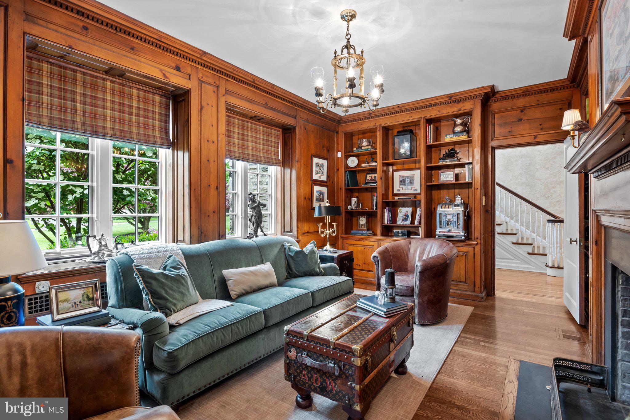 MEADOWBROOK - Residential