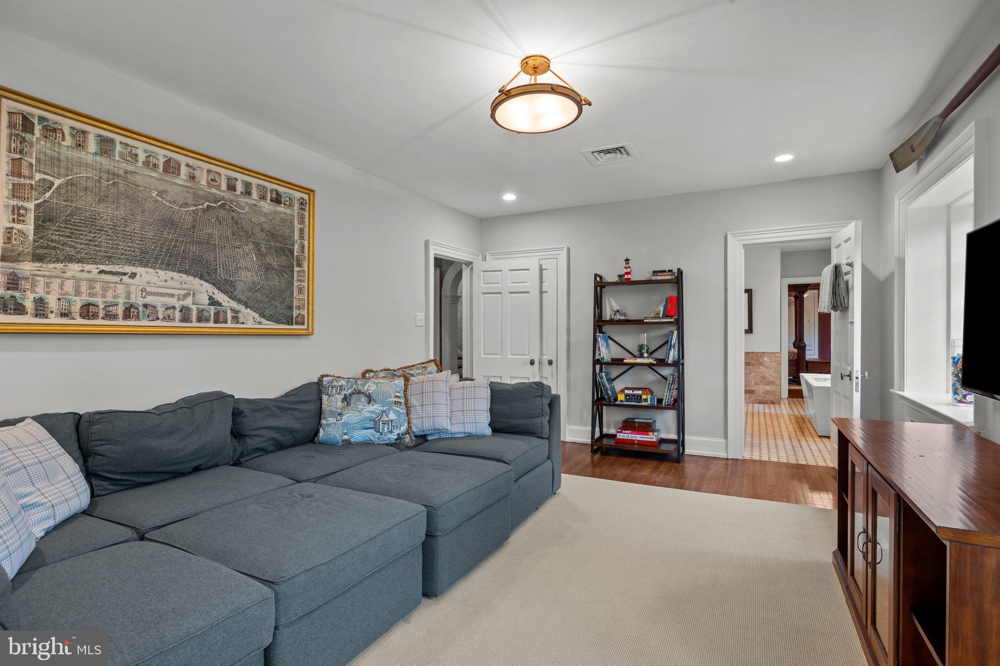 MEADOWBROOK - Residential