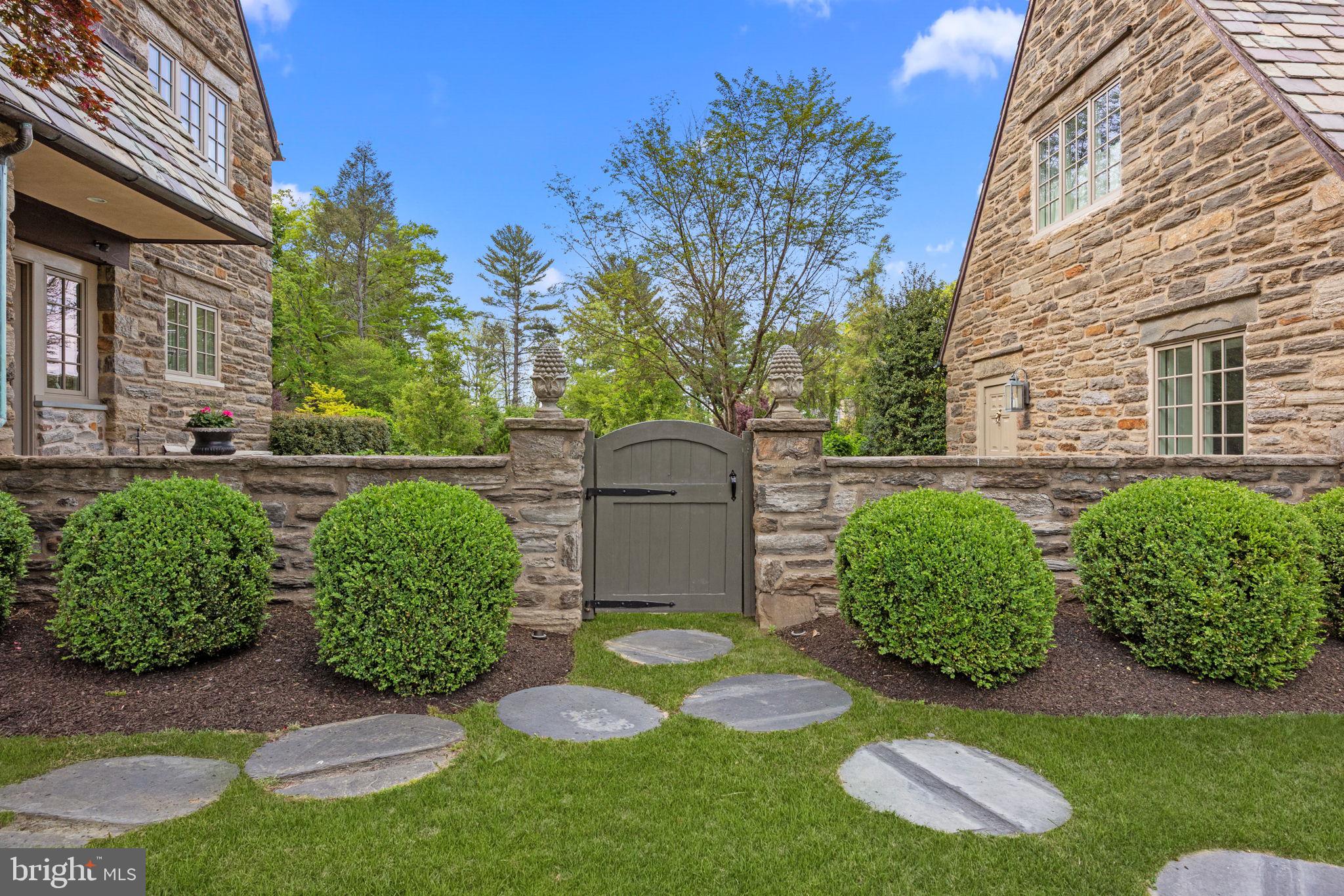 MEADOWBROOK - Residential