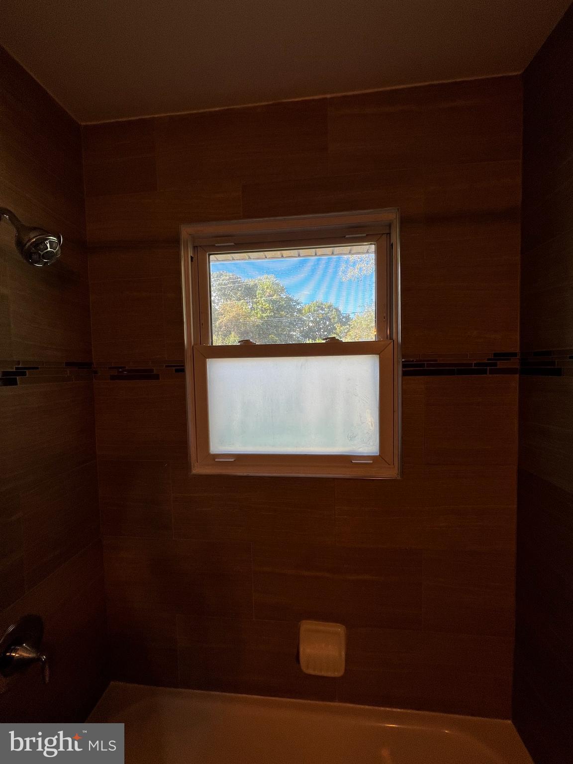 WOODLAND VILLAGE IND HEA - Residential Lease