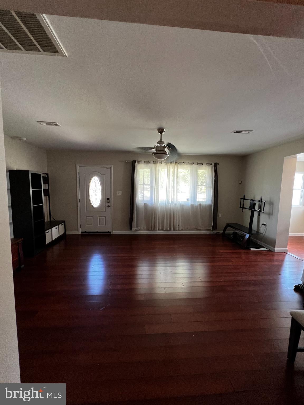 WOODLAND VILLAGE IND HEA - Residential Lease